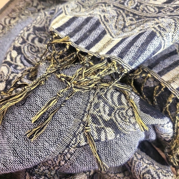 Pashmina Black & Sage Unique Paisley Print Fringed Cashmere & Silk Scarf Wrap - Picture 4 of 5